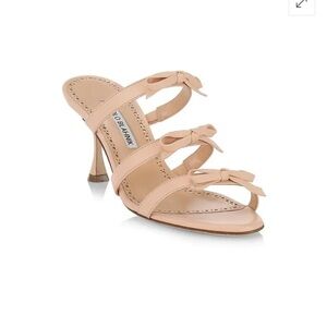 MANOLO BLAHNIK 
Wo Ircana 70 Leather Bow Heels - Beige